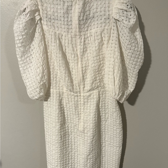 Hunter Bell size 2 White Textured Dress ( missing belt) - Picture 4 of 5